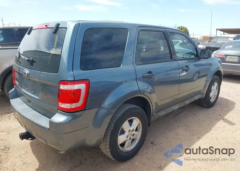 2010 Ford Escape Xls z USA, uszkodzony, nr VIN 1FMCU0C75AKA02502